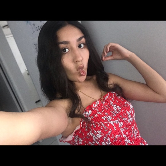 Meet your Posher, Issy - Picture 2 of 6